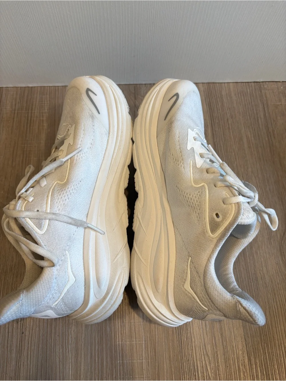 HOKA ONE ONE Clifton 10 Big Kids Size 6 Women’s 7.5 White Running Sneakers